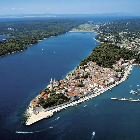 696-8 For 2+2 Pers. In Apartment