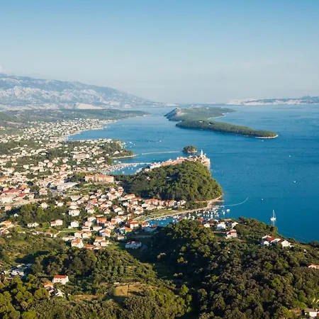 696-8 For 2+2 Pers. In