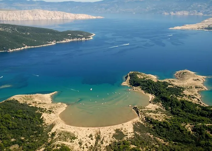 696-8 For 2+2 Pers. In