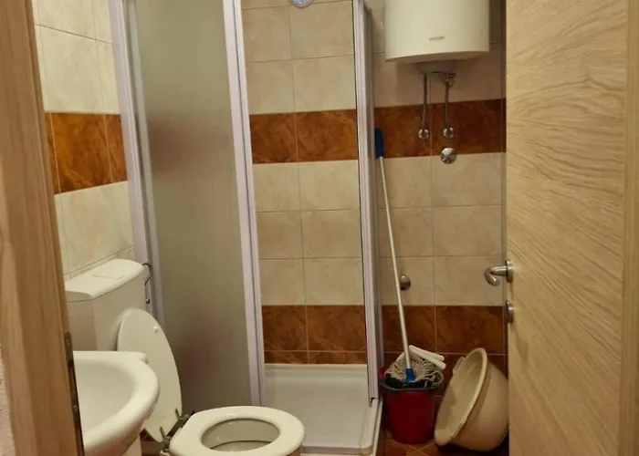 696-8 For 2+2 Pers. In * Lopar